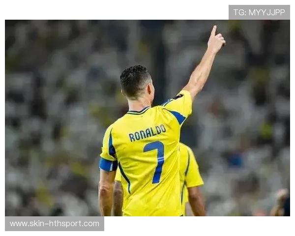 利雅得胜利禁区拉扯，C罗抓住空当